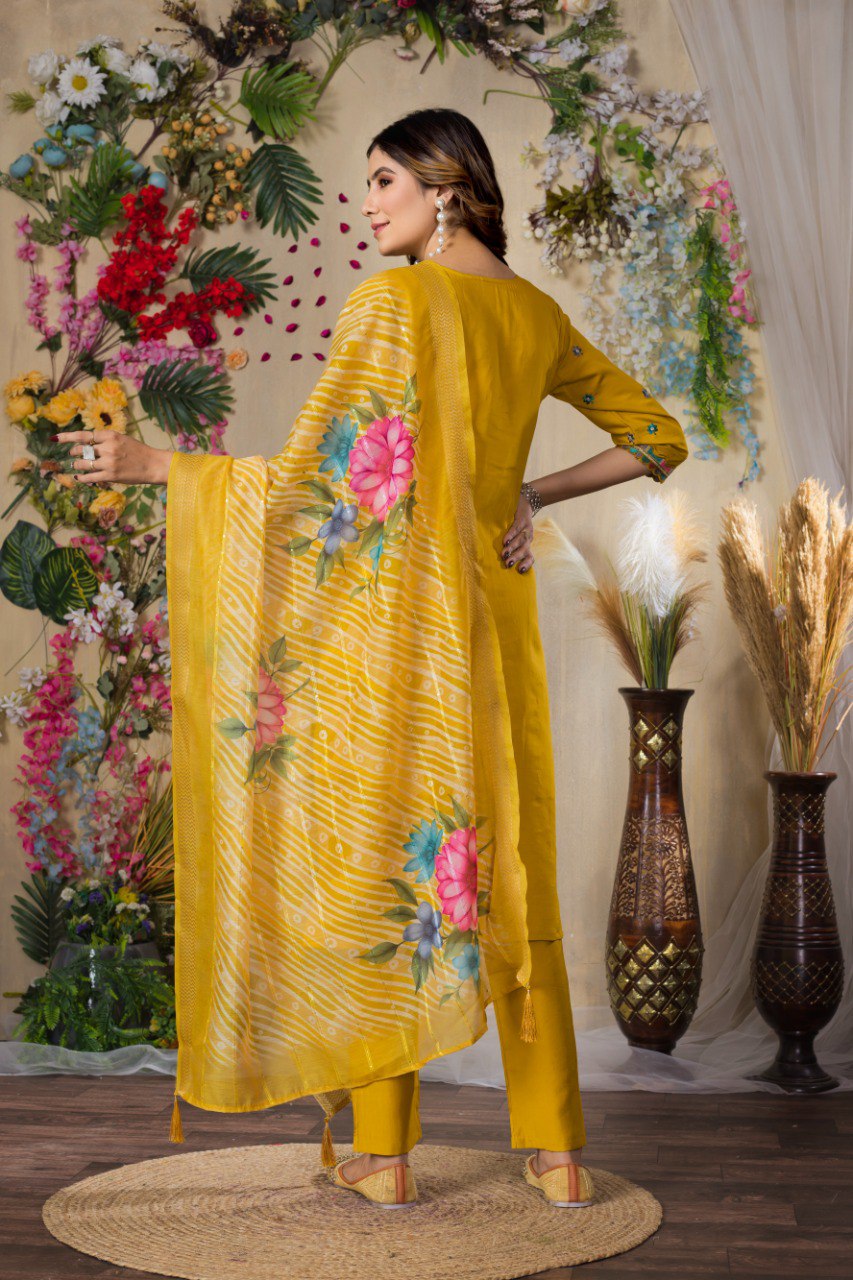THE SCULPTED GOWN